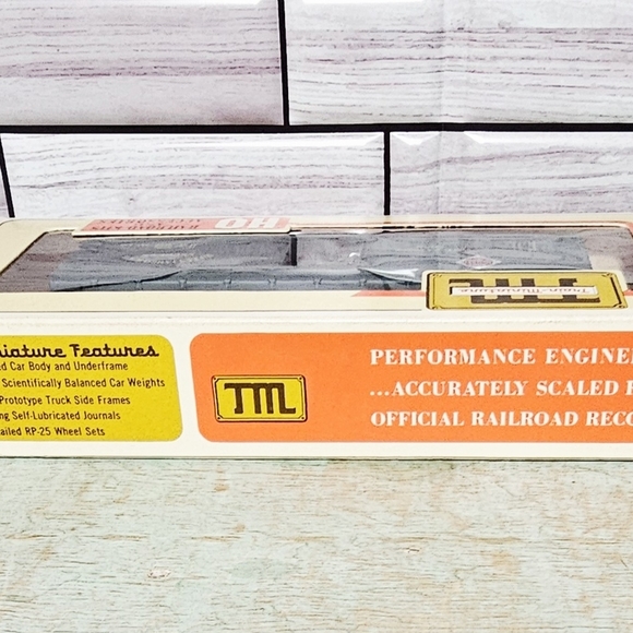 Green Boxcar Toy - Picture 4 of 5